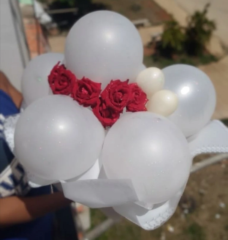 "Nube de Rosas" Astra Bloom 🎈🌹's foto | Floristería Yadislin Fleurs 🌺 |  BizneCubano