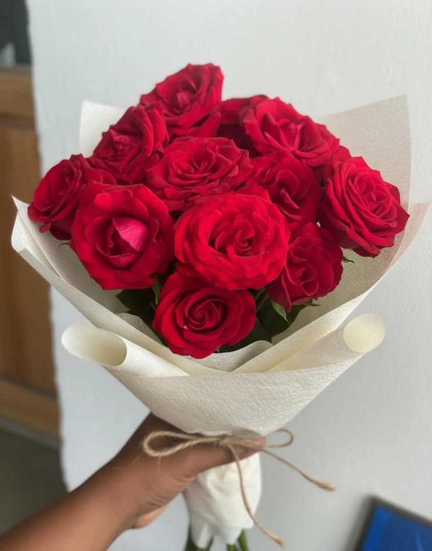Bouquet "Gala de 17 Rosas" Astra Bloom 🌹✨'s foto | Floristería Yadislin Fleurs 🌺 |  BizneCubano